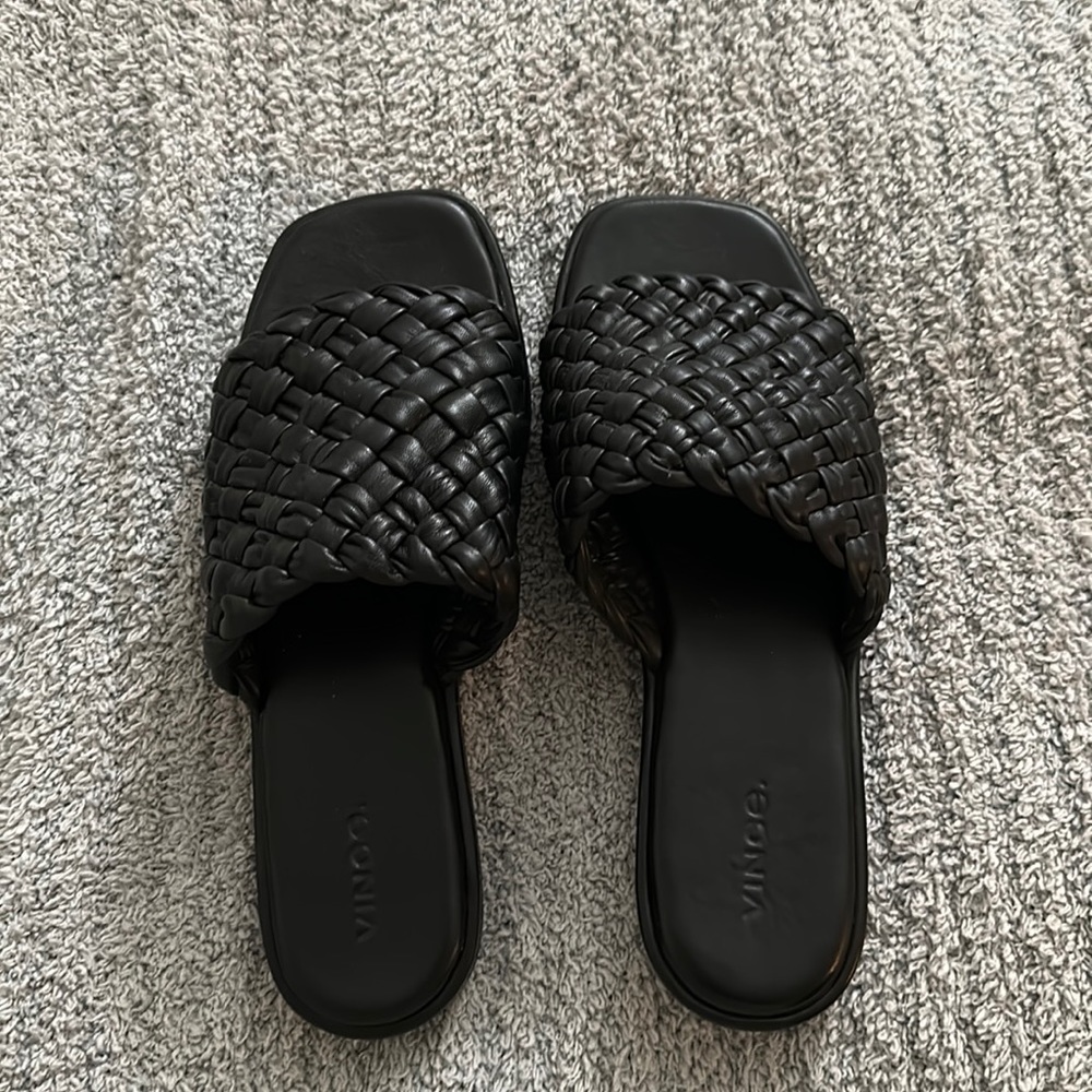 vince sandals